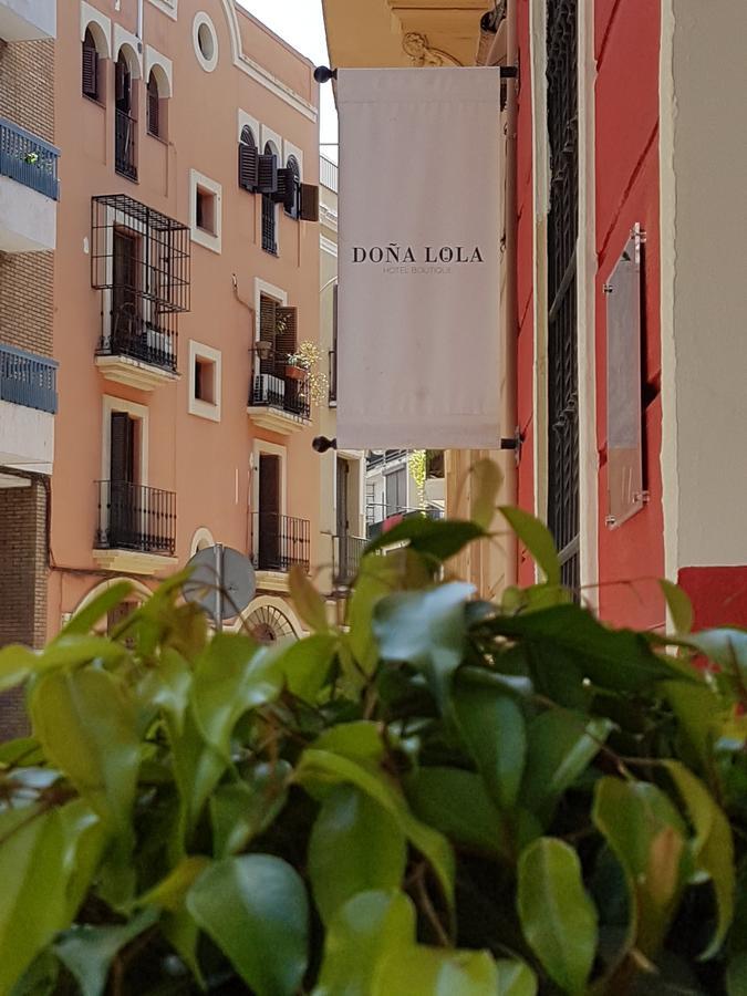 Hotel Y Apartamentos Dona Lola Севиля Екстериор снимка